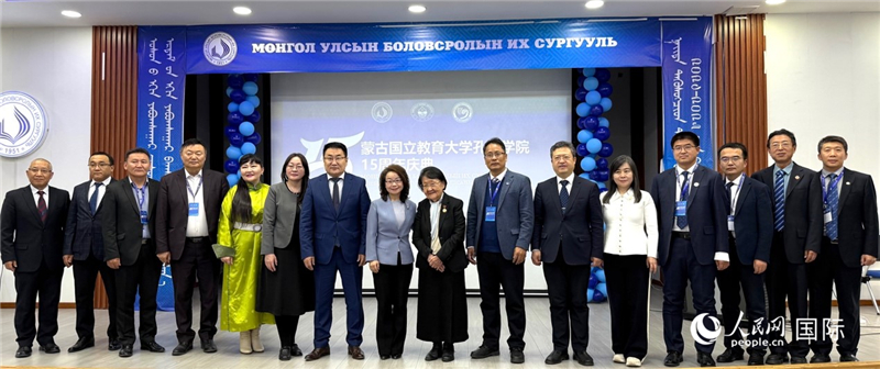 图为与会嘉宾合影留念。人民网记者 张朋辉摄。