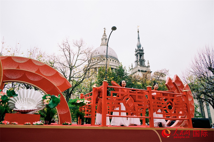 巡游现场。人民网 杨浩鹏摄