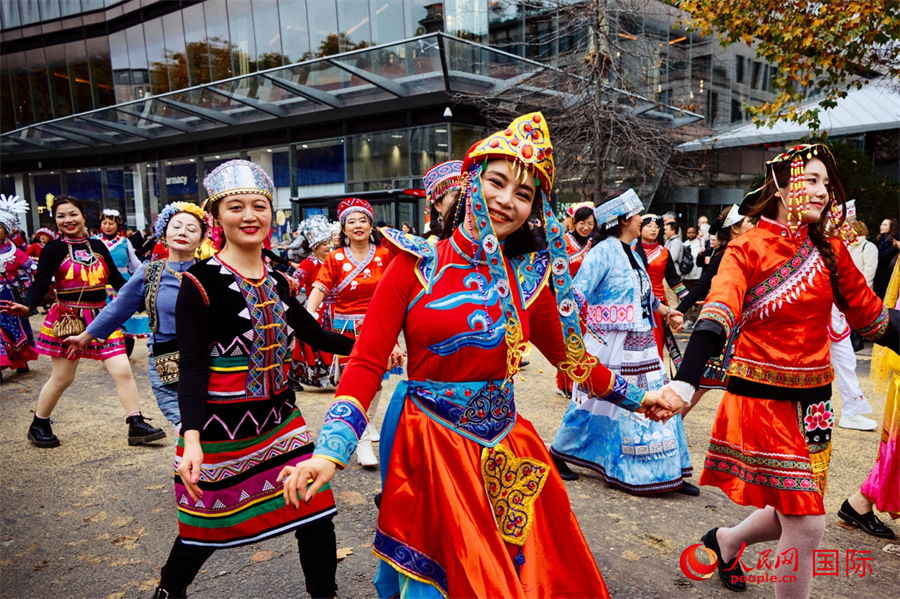 巡游现场。人民网 杨浩鹏摄