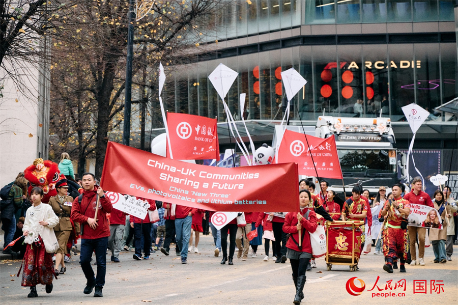 巡游现场。人民网 杨浩鹏摄