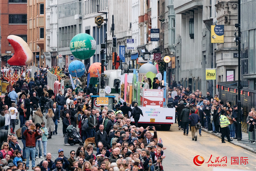 巡游现场。人民网 杨浩鹏摄