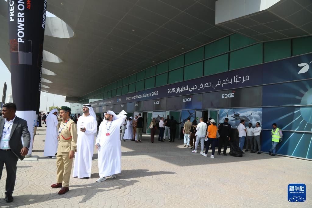 这是11月17日在阿联酋迪拜拍摄的2025迪拜航空展现场。新华社记者 温新年 摄