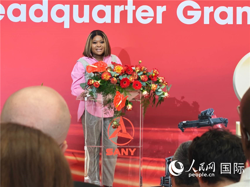 南非劳工部副部长朱迪思・沙巴拉拉发表讲话。 人民网 张茜摄