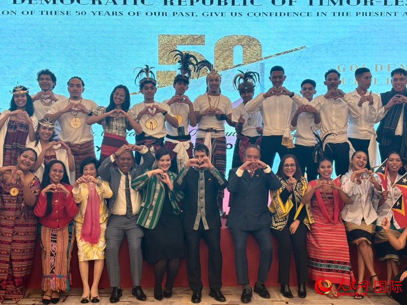 活动合影留念。人民网记者 张荣摄