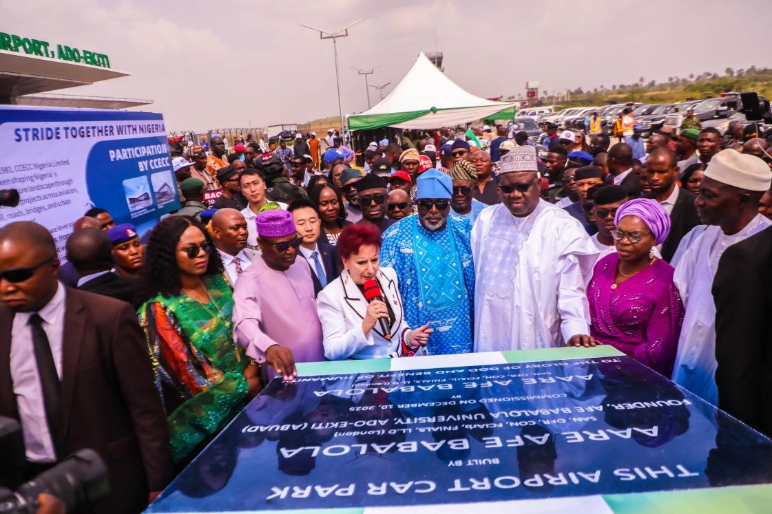 嘉宾为机场运营揭牌 中国土木尼日利亚有限公司供图