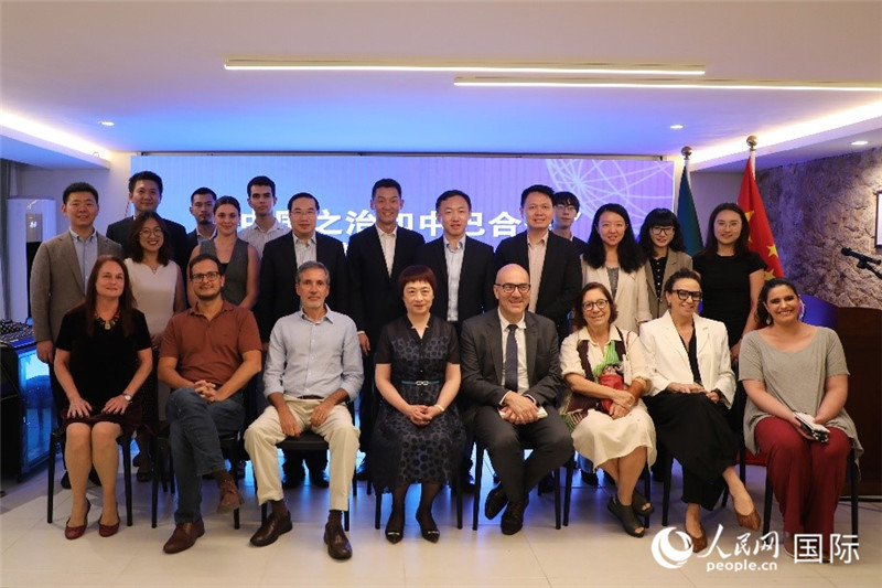 图为参加媒体对话会的人员合影。实习生 侯天泽摄