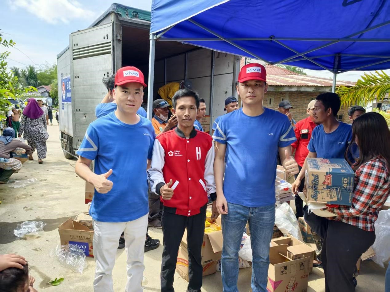 中国爱心人士将捐赠物资送给印尼灾民     活动主办方供图