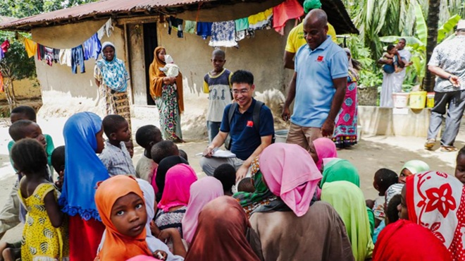 和中国专家一起在桑给巴尔“灭螺”