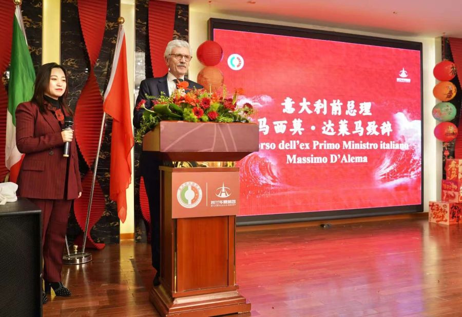 意大利前总理马西莫·达莱马祝愿中意两国合作不断深化。主办方供图