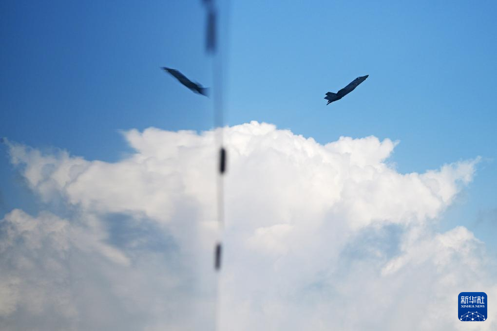 2月1日，在新加坡樟宜展览中心举行的新加坡航展媒体预演上，一架澳大利亚皇家空军F-35A战斗机进行飞行表演。