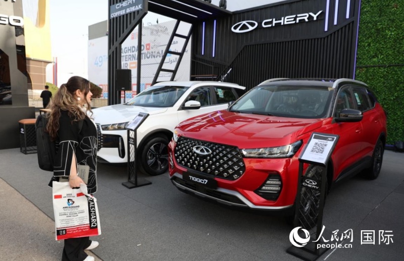 伊拉克顾客了解中国品牌汽车,伊纳斯·易卜拉欣摄