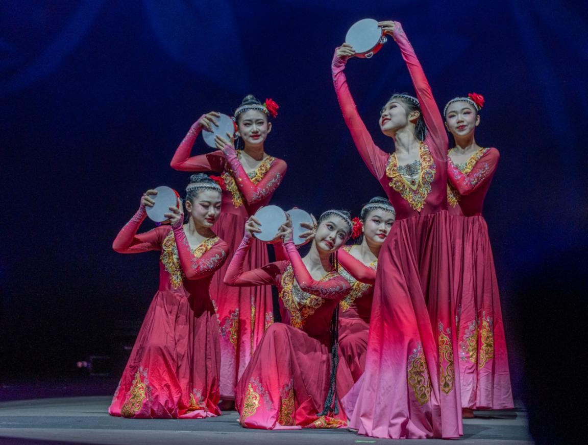 欢乐迎春，鼓声响起。塔里克·易卜拉欣摄