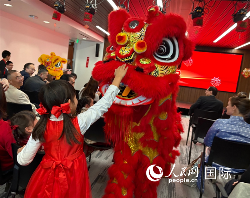 年会现场人民网记者邓圩摄