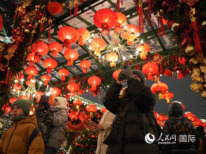 活动上的俄罗斯民众。人民网实习生 武荣摄