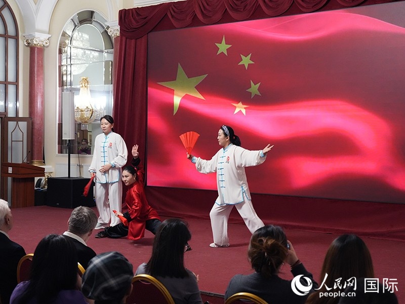 “巾帼绽芳华，携手谱新篇”庆祝“三八”国际妇女节主题活动在莫斯科隆重举行。实习生 武荣摄