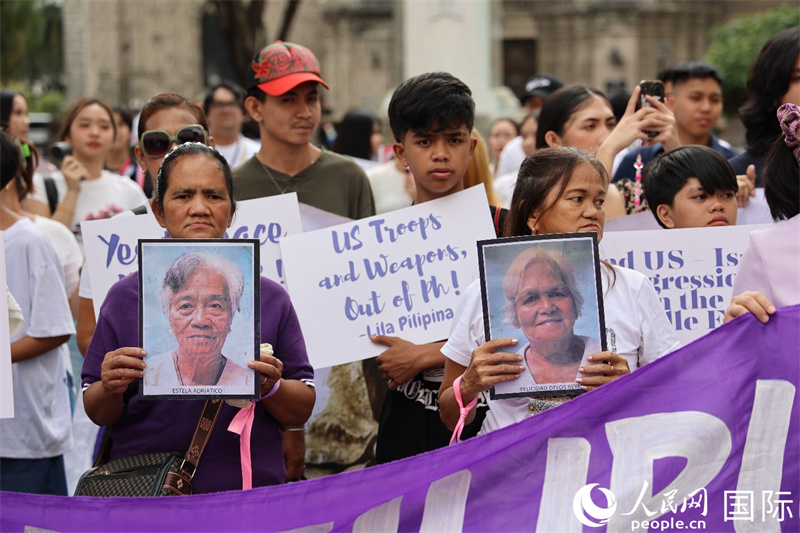 游行活动悼念二战期间日军在菲律宾暴行的受害者,呼吁人们警惕任何否认或篡改这段历史的企图。人民网记者 樊帆摄