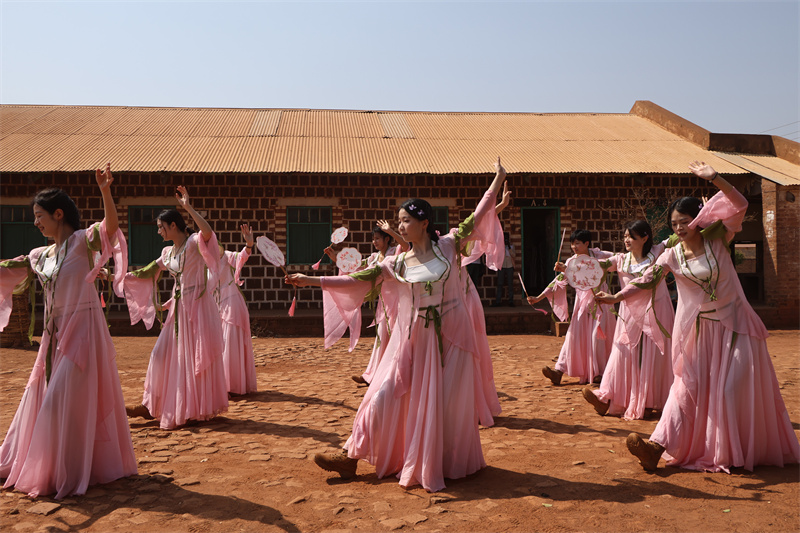 舞蹈表演。苗长昊摄