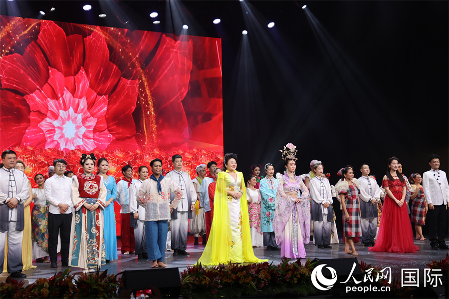 整场晚会精彩纷呈，在艺术交融中深化了中菲两国的文化纽带与友谊。人民网记者 樊帆摄