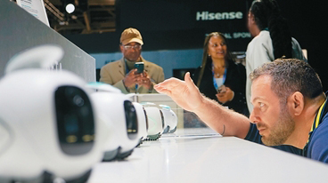 从悦己到共情——“中式情绪价值”联动世界