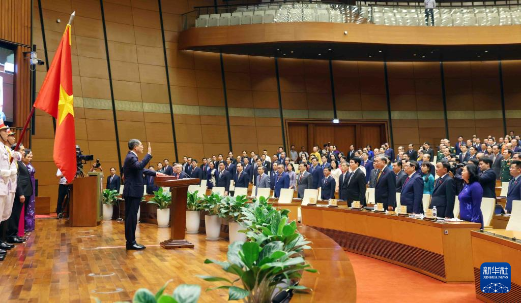 4月7日，黎明兴在越南首都河内宣誓就任越南政府总理。新华社/越通社