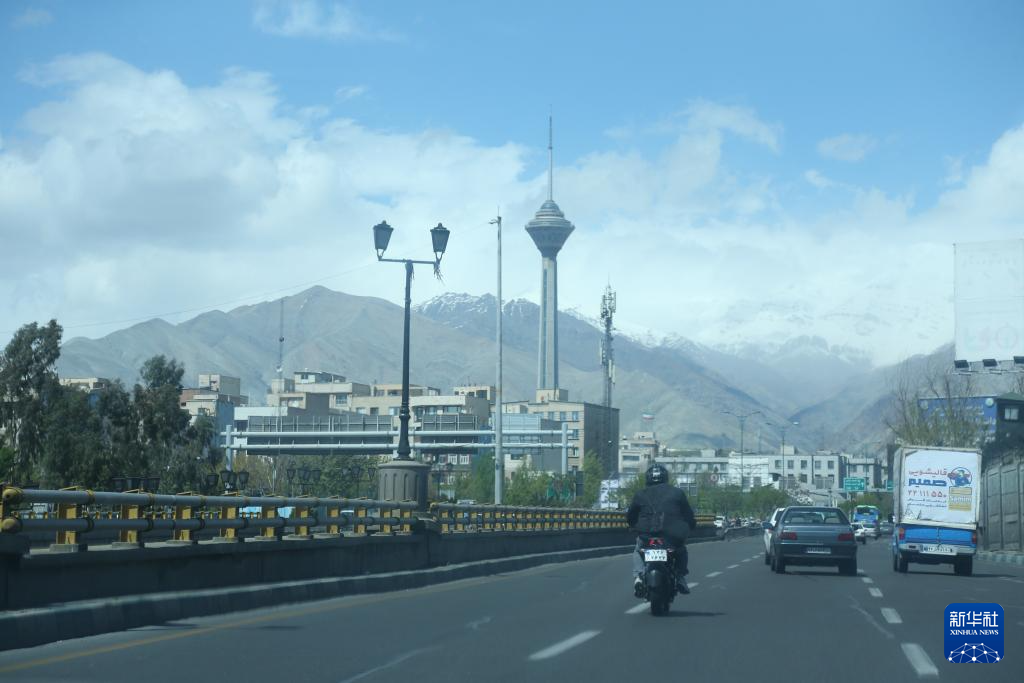 这是4月8日拍摄的伊朗首都德黑兰城市一景。新华社记者 沙达提 摄