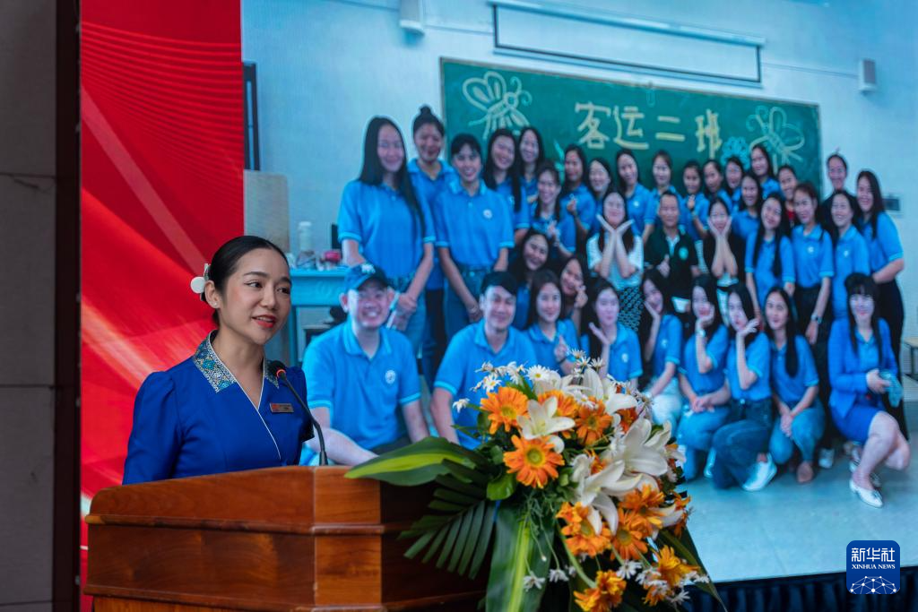 这是4月18日在老挝首都万象拍摄的“中老铁路故事会”分享活动现场。新华社发（凯乔摄）