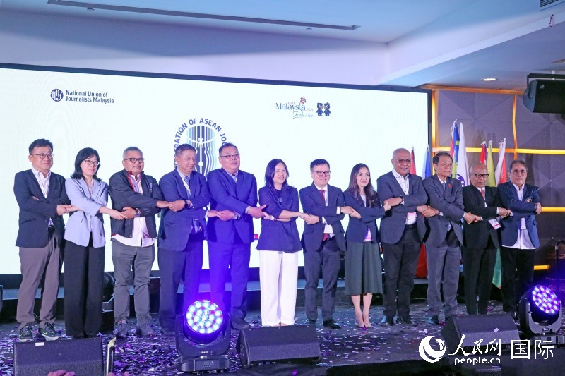 第21届东盟记联大会现场，主要参会嘉宾合影。人民网记者赵益普摄