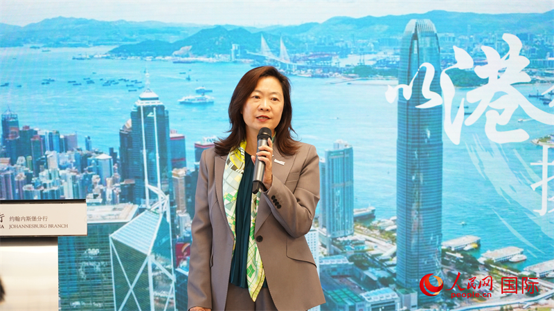 香港投资推广署助理署长李淑菁介绍相关情况。人民网 刘畅摄