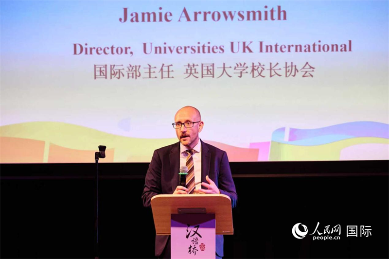 英国大学校长协会国际部主任杰米·阿罗史密斯发表致辞。杨浩鹏摄