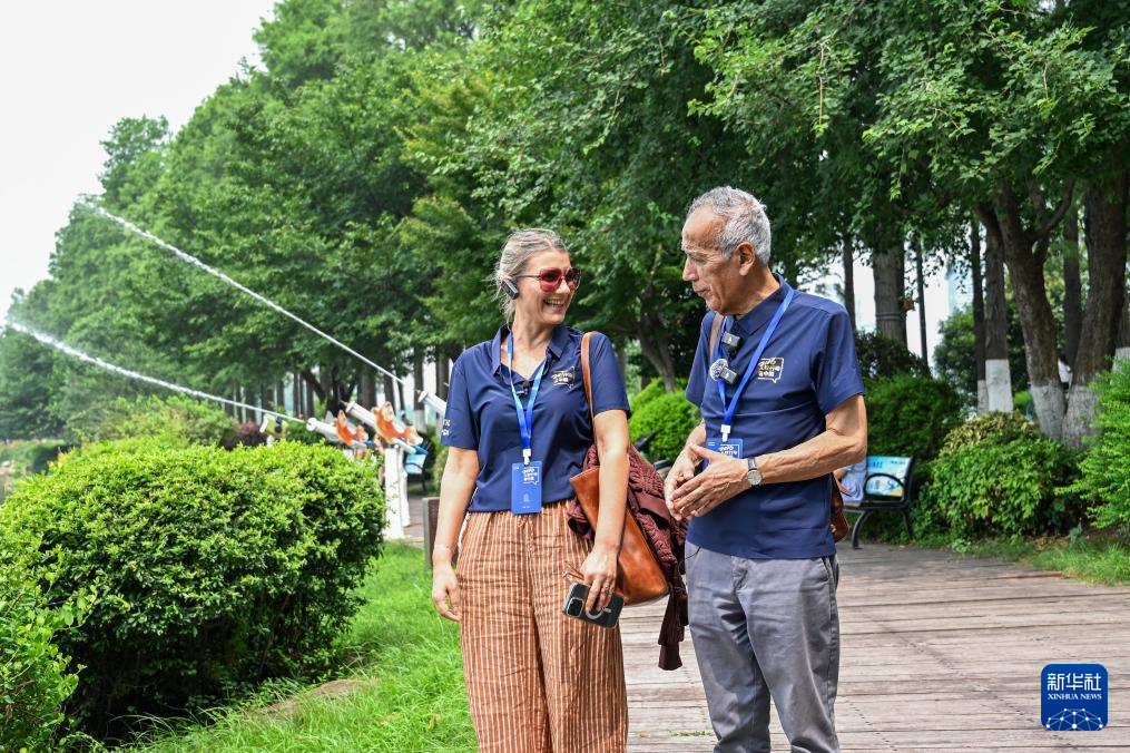 6月7日，在湖北武汉，参访代表游览东湖绿道。新华社记者 杜子璇 摄