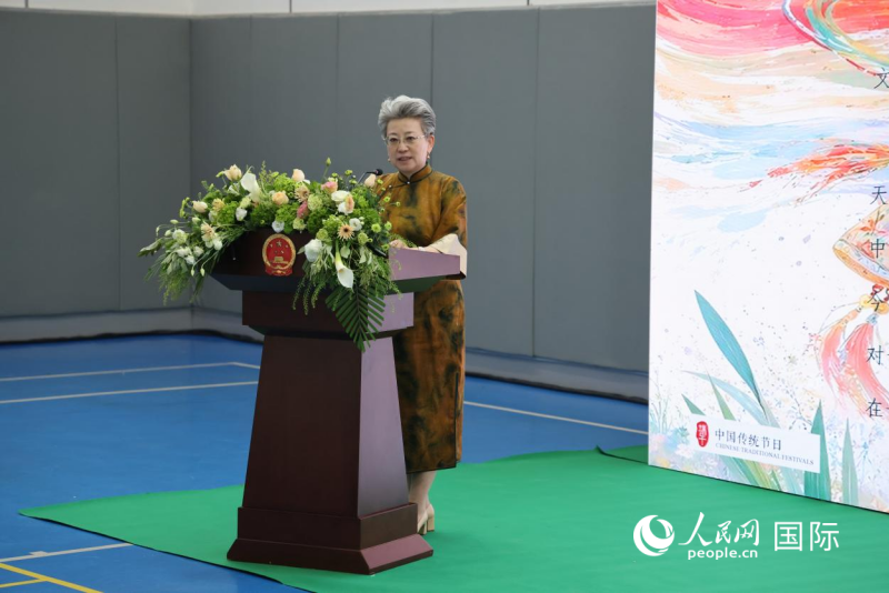 中国驻迪拜总领事欧渤芊致辞。人民网记者 张志文摄