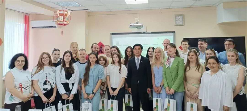 培训班参会人员合影。使馆供图