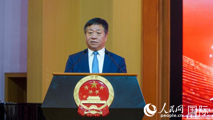 张汉晖大使在中俄教育年新闻发布会暨招待会上致辞。 人民网实习生 谢六点摄