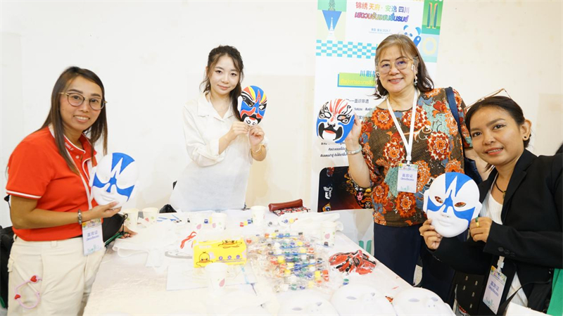 活动现场非遗体验。活动主办方供图