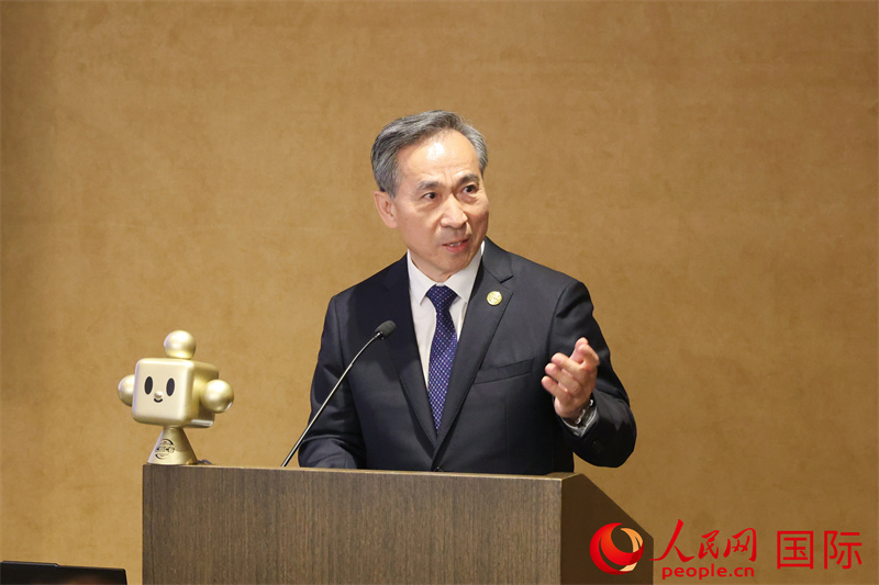 中国贸促会会长任鸿斌率中国企业家代表团出席活动并致辞。人民网记者 李志伟摄