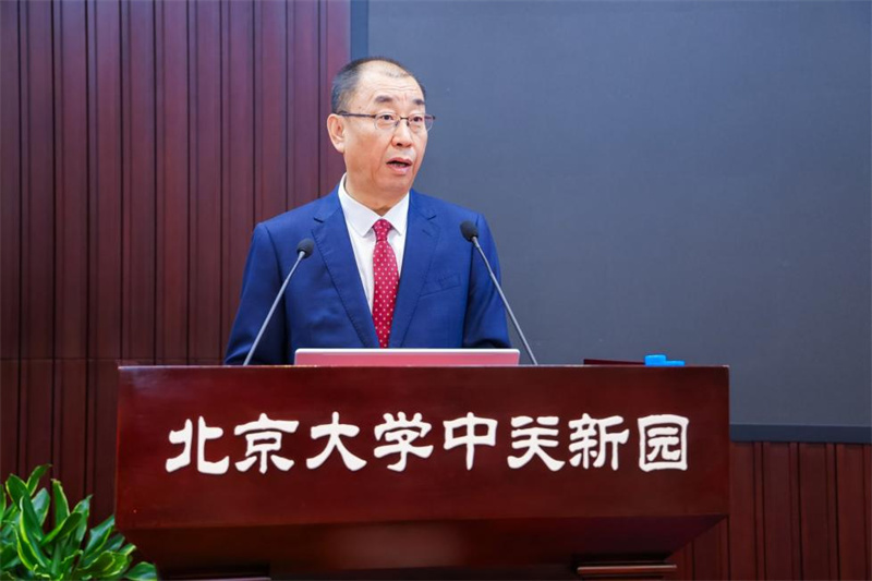北京大学党委副书记、教务长姜国华教授在开幕式上致辞。北京大学外国语学院供图