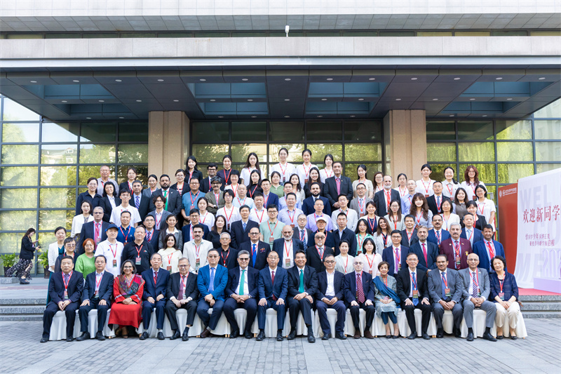 庆祝中巴建交75周年国际学术研讨会与会嘉宾合影。北京大学外国语学院供图