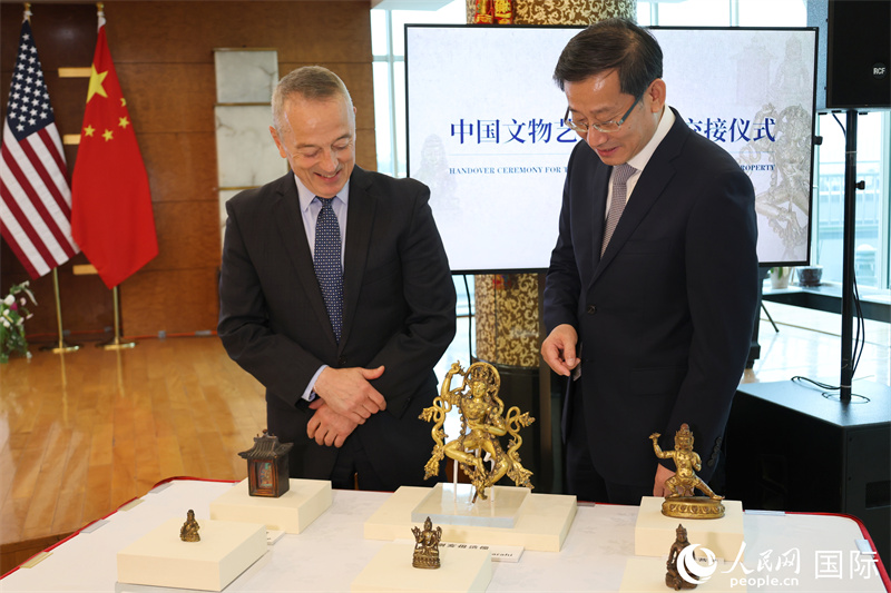 4、纽约曼哈顿区检察官办公室向中方返还一批文物艺术品。 人民网记者 李志伟摄