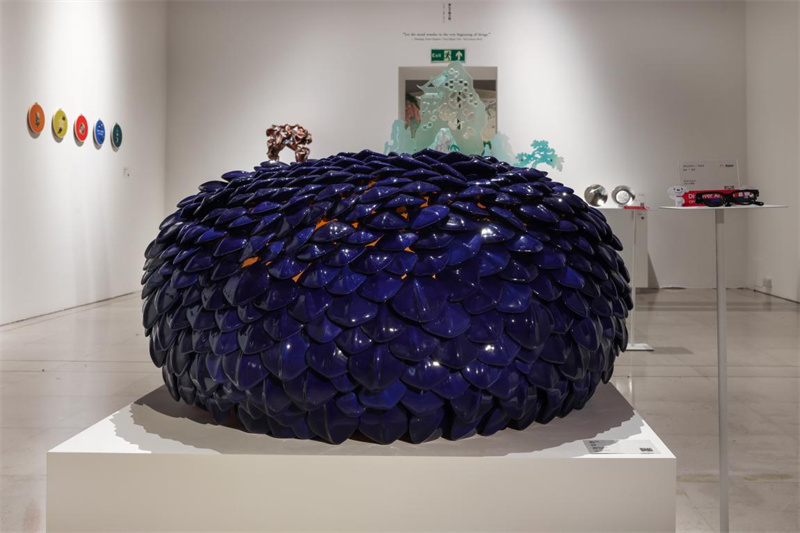 作品《月亮》。阳光媒体集团供图