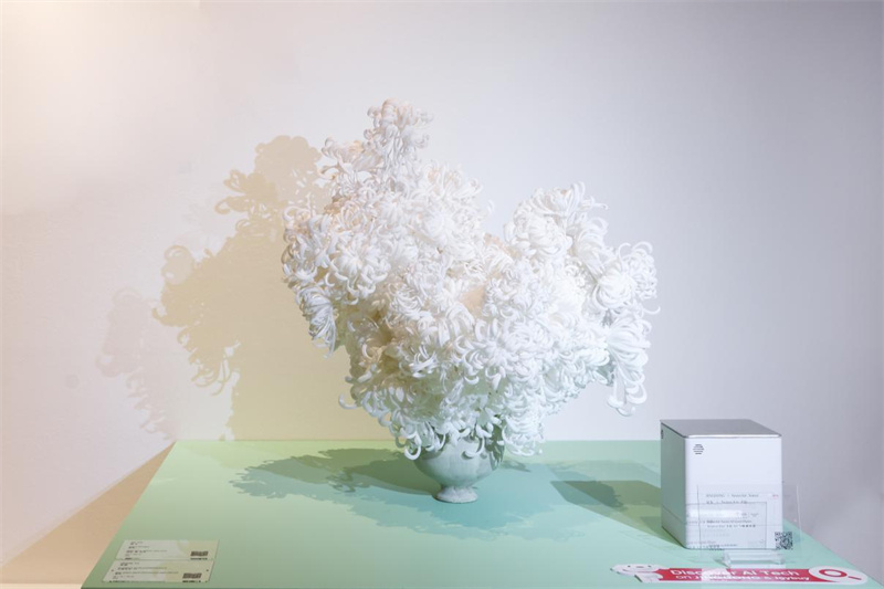 作品《万菊共生II》。阳光媒体集团供图