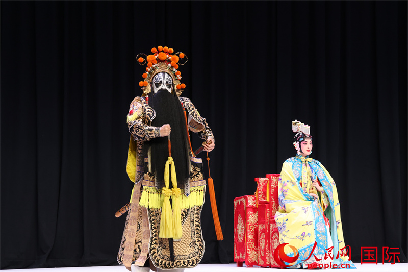 中国国家京剧院演员表演经典剧目。人民网记者 王旭琛摄