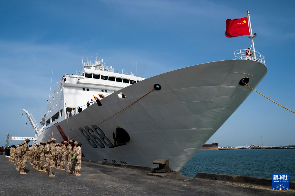 9月15日，中国海军“吉祥方舟”号医院船靠泊毛里塔尼亚努瓦克肖特友谊港。新华社记者 谢剑飞 摄