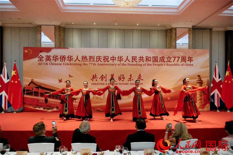 全英华侨华人庆祝中华人民共和国成立 77 周年活动现场。杨浩鹏摄