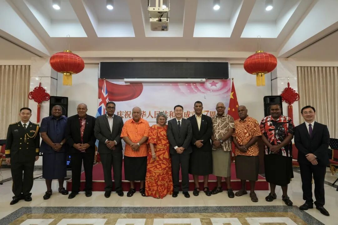 招待会现场合影。中国驻斐济大使馆供图