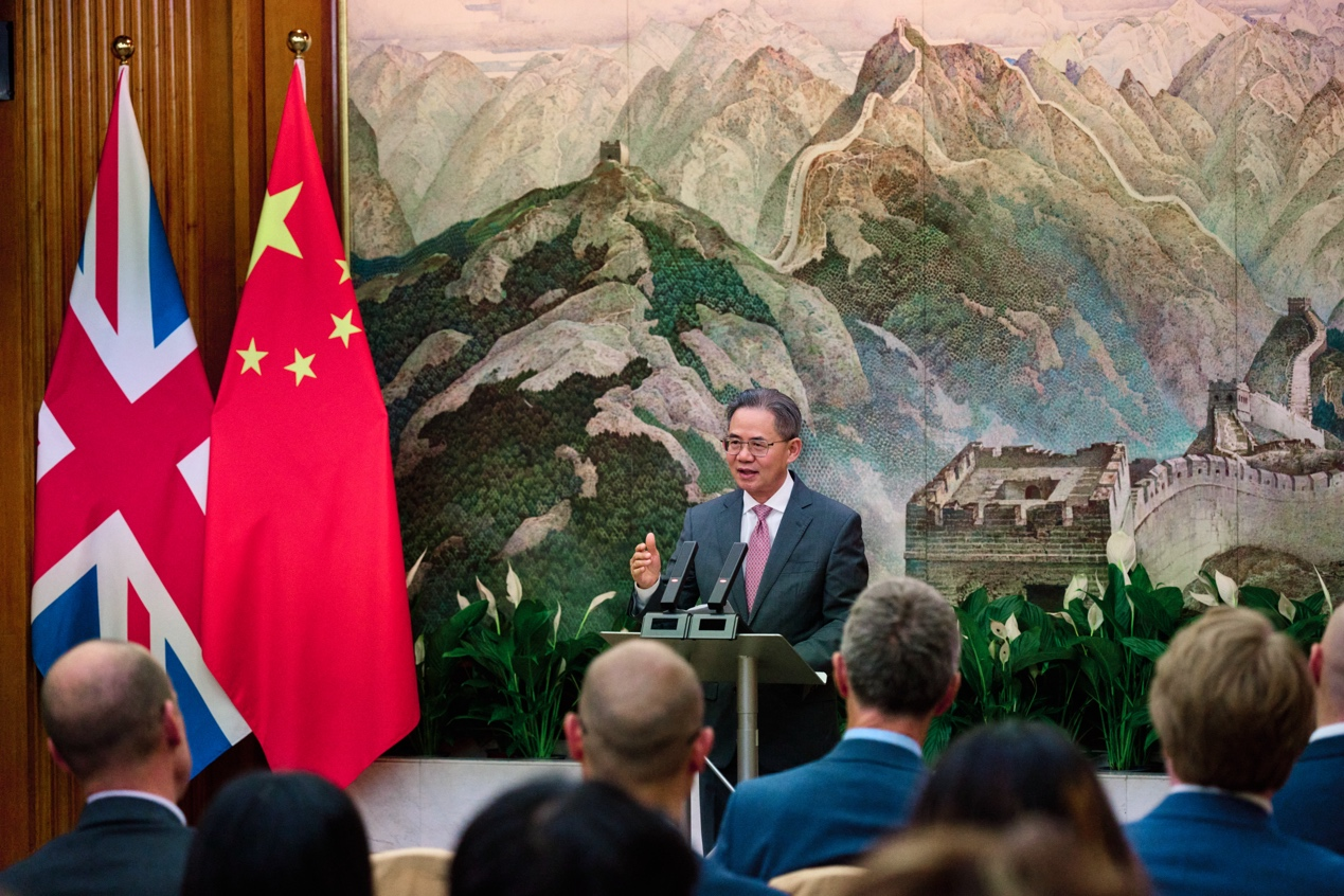 中国驻英国大使郑泽光出席招待会并致辞。杨浩鹏摄
