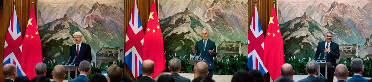 乔·约翰逊和英国高校负责人在招待会上致辞。杨浩鹏摄