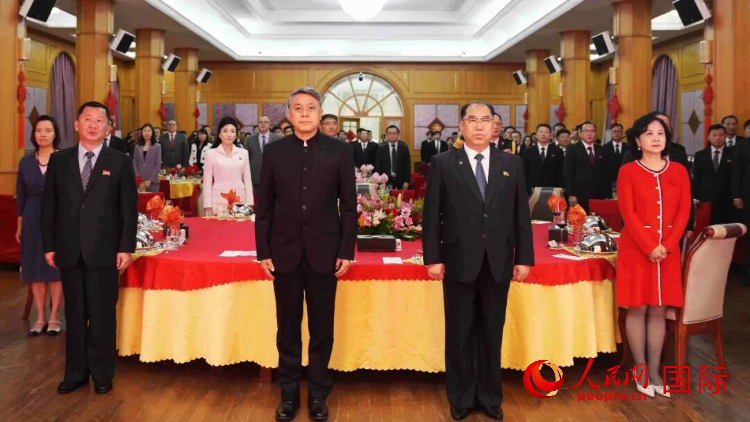 当地时间9月30日晚，中国驻朝鲜使馆举行庆祝中华人民共和国成立77周年招待会。中国驻朝鲜使馆供图