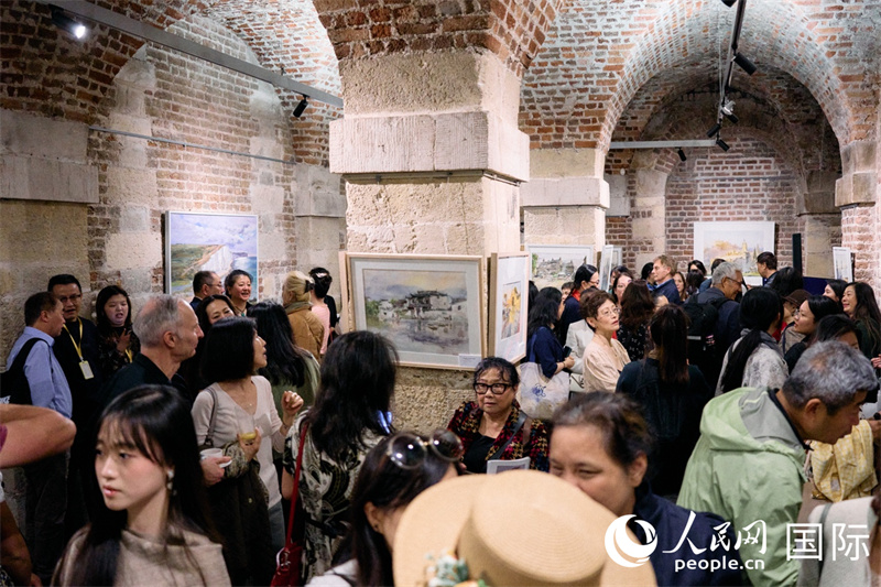 旅英画家李芒个展《风记得来时的方向》展厅现场。杨浩鹏摄