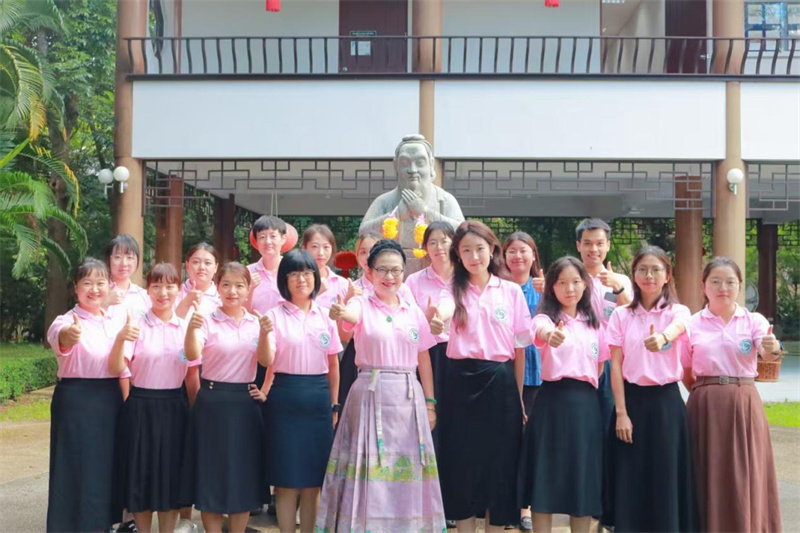 皇太后大学孔子学院教师团队。皇太后大学孔院供图