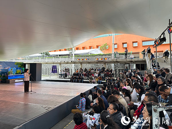 活动现场吸引了不少观众。人民网 埃内斯托·多明戈斯摄